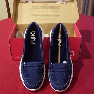 Cute and comfy Ryka Jenny Lifestyle shoe in Navy